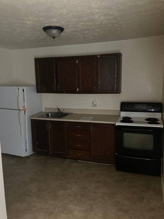207 Cunningham St, Unit C in Mercer, PA - Building Photo