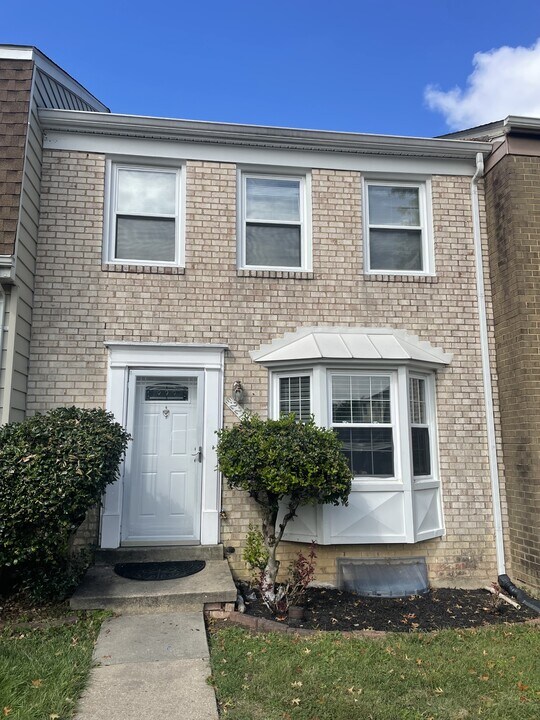 2214 Anvil Ln in Temple Hills, MD - Building Photo