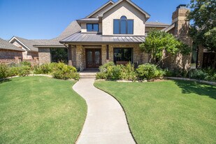 306 N 10th St in Wolfforth, TX - Building Photo