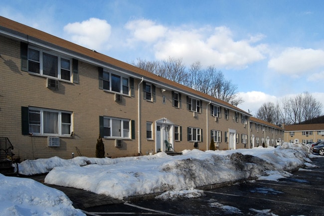 Laurel Manor Apartments in Rockaway, NJ - Building Photo - Building Photo