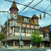 4 E Belvidere St in Nazareth, PA - Building Photo