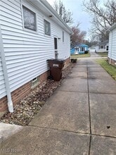 2903 Center Dr in Parma, OH - Building Photo - Building Photo