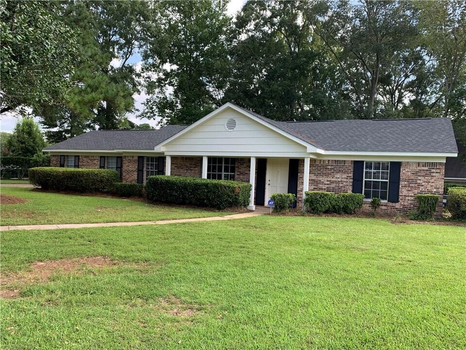 2329 Genoa Dr in Mobile, AL - Building Photo