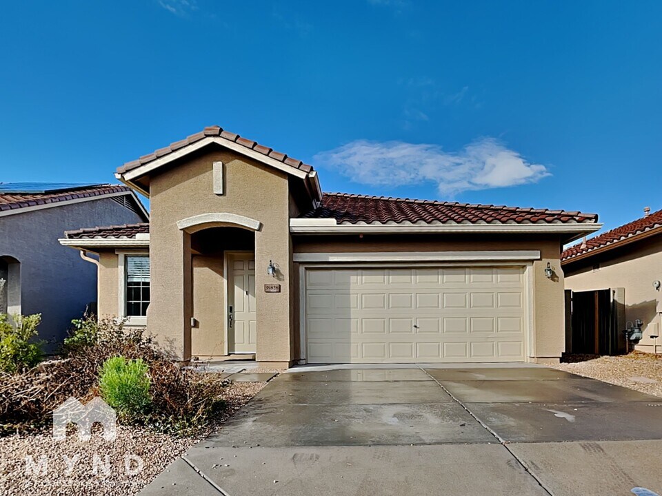 39828 N Messner Way in New River, AZ - Building Photo