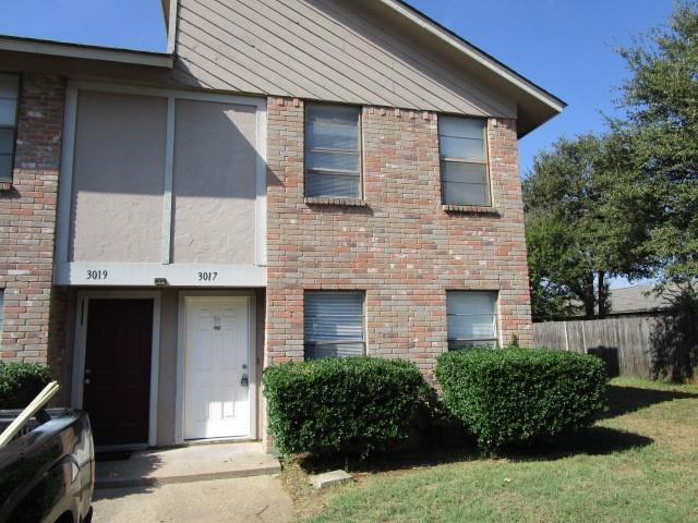 3017 W Sycamore Cir in Euless, TX - Building Photo