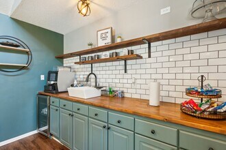 Terrace Oaks & Olde Battleground in Greensboro, NC - Building Photo - Building Photo