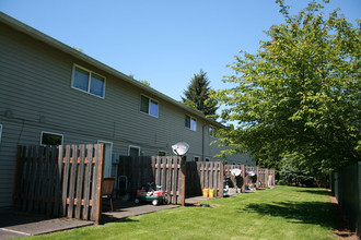 2nd Street Townhomes in Vancouver, WA - Building Photo - Building Photo