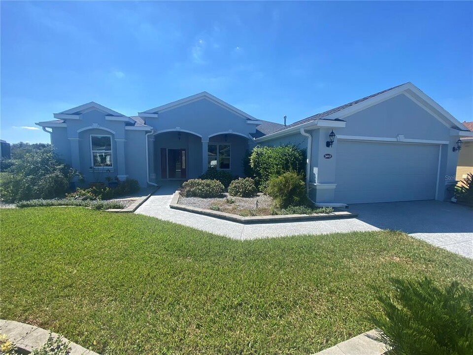 26915 Camerons Run in Leesburg, FL - Foto de edificio