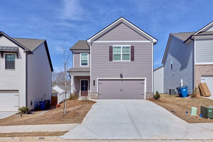 204 Station Overlook Dr in Auburn, GA - Foto de edificio