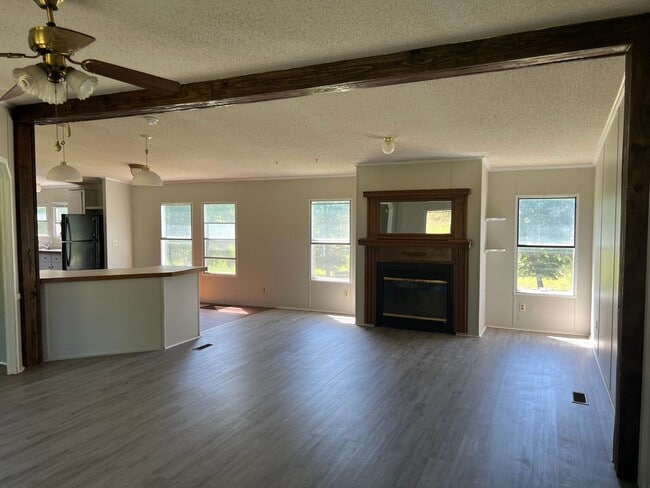 12018 County Line Rd in Moundville, AL - Building Photo - Building Photo