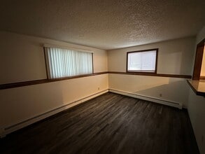 2308 S 20th St in Grand Forks, ND - Building Photo - Building Photo