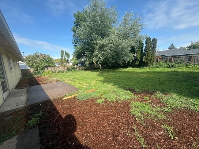 3631 Marshall Ave in Eugene, OR - Building Photo - Building Photo