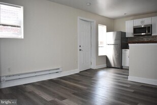 13 W 10th St in Marcus Hook, PA - Building Photo