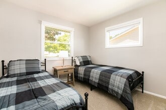 1536 Gordon Dr in South Bend, IN - Foto de edificio - Building Photo