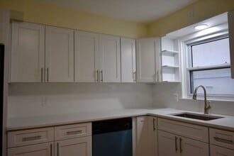 356 Slocum Way in Fort Lee, NJ - Building Photo - Building Photo