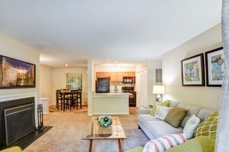 Highland Oaks Apartments in Winston-Salem, NC - Building Photo - Building Photo