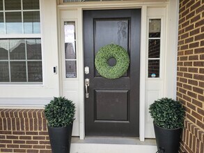 2050 Whithorn Hl in Warrenton, VA - Foto de edificio - Building Photo