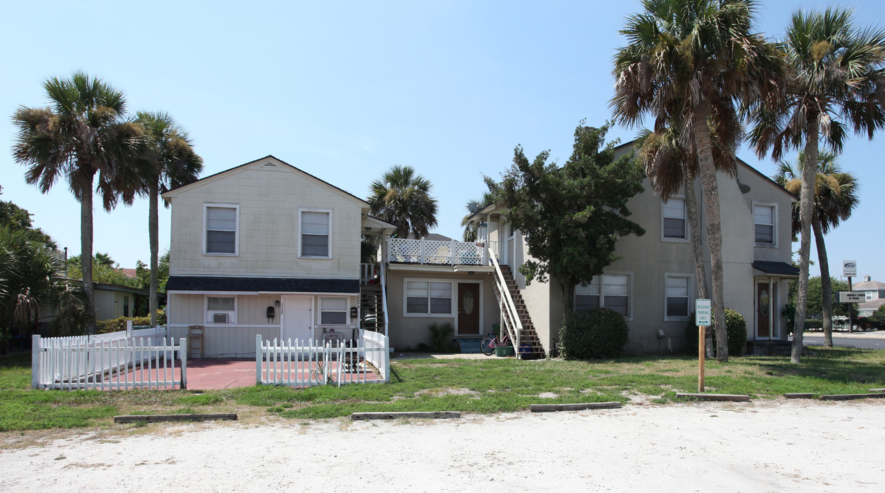 230 12th Ave N in Jacksonville Beach, FL - Building Photo