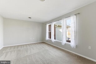 413 Briarmont Dr in Winchester, VA - Building Photo