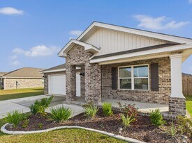 8775 Clearbrook Dr in Milton, FL - Building Photo