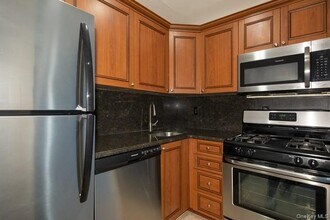 50 Fairfield Way in Commack, NY - Building Photo - Building Photo