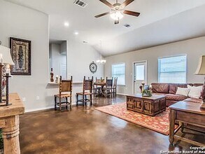 1102 Burek Cross in Seguin, TX - Building Photo - Building Photo