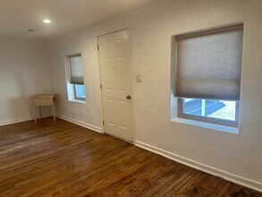 212 S Leroux St, Unit 3 in Flagstaff, AZ - Foto de edificio - Building Photo