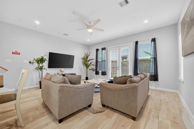 property at 2617 Live Oak St