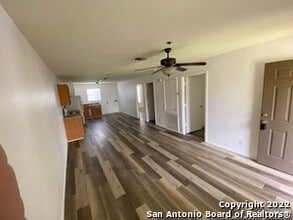 930 Drury Ln in San Antonio, TX - Building Photo - Building Photo