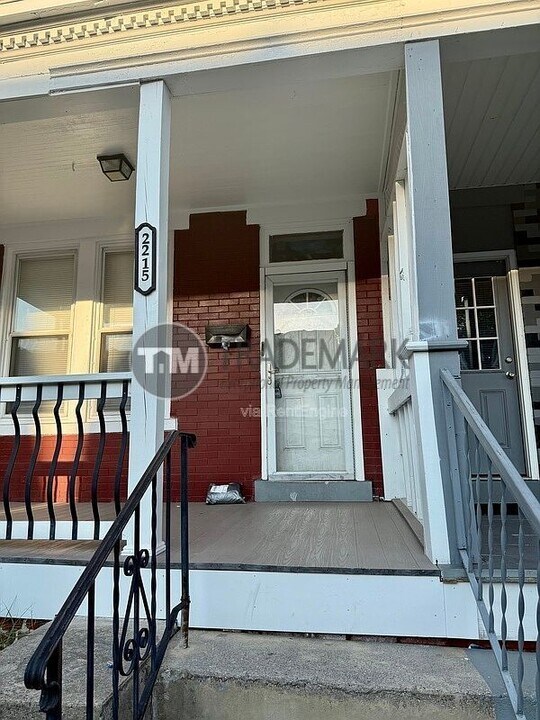 2215 N 4th St in Harrisburg, PA - Building Photo