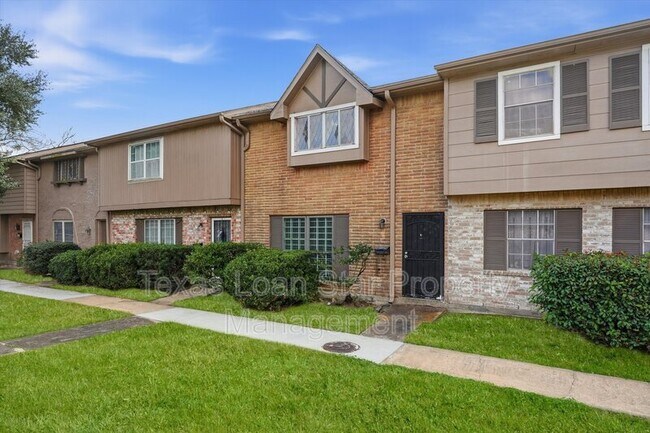 12447 Sharpview Dr in Houston, TX - Building Photo - Building Photo