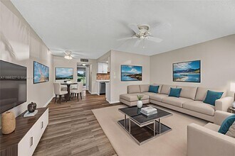 2801 Victoria Way in Coconut Creek, FL - Building Photo - Building Photo