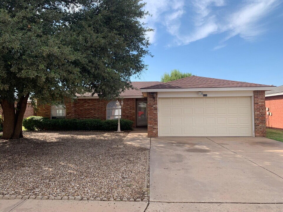 6104 9th St in Lubbock, TX - Building Photo