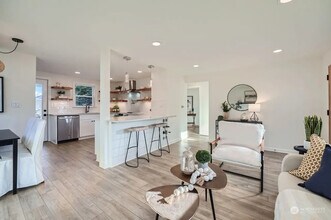 7146 31st Ave SW in Seattle, WA - Building Photo - Building Photo