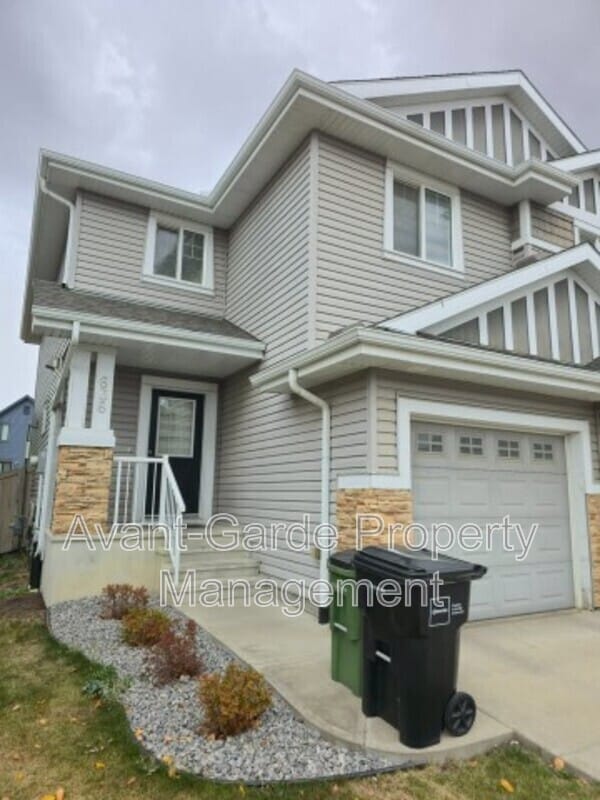 property at 636-642 42 Ave NW