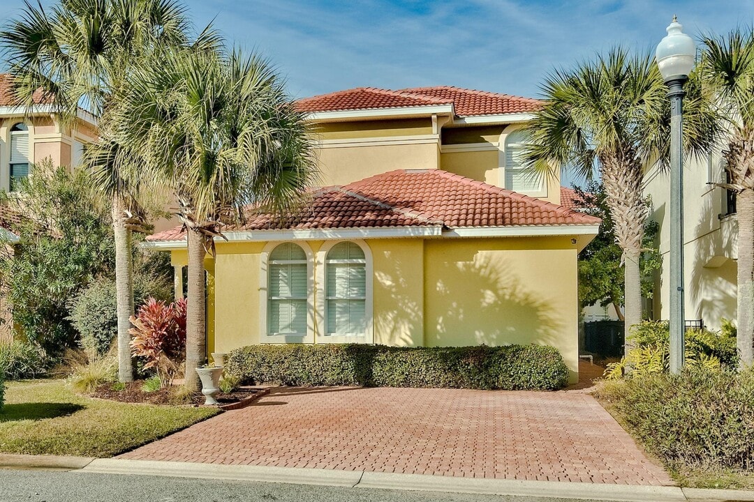 4742 Amhurst Cir in Destin, FL - Building Photo