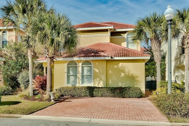 property at 4742 Amhurst Cir