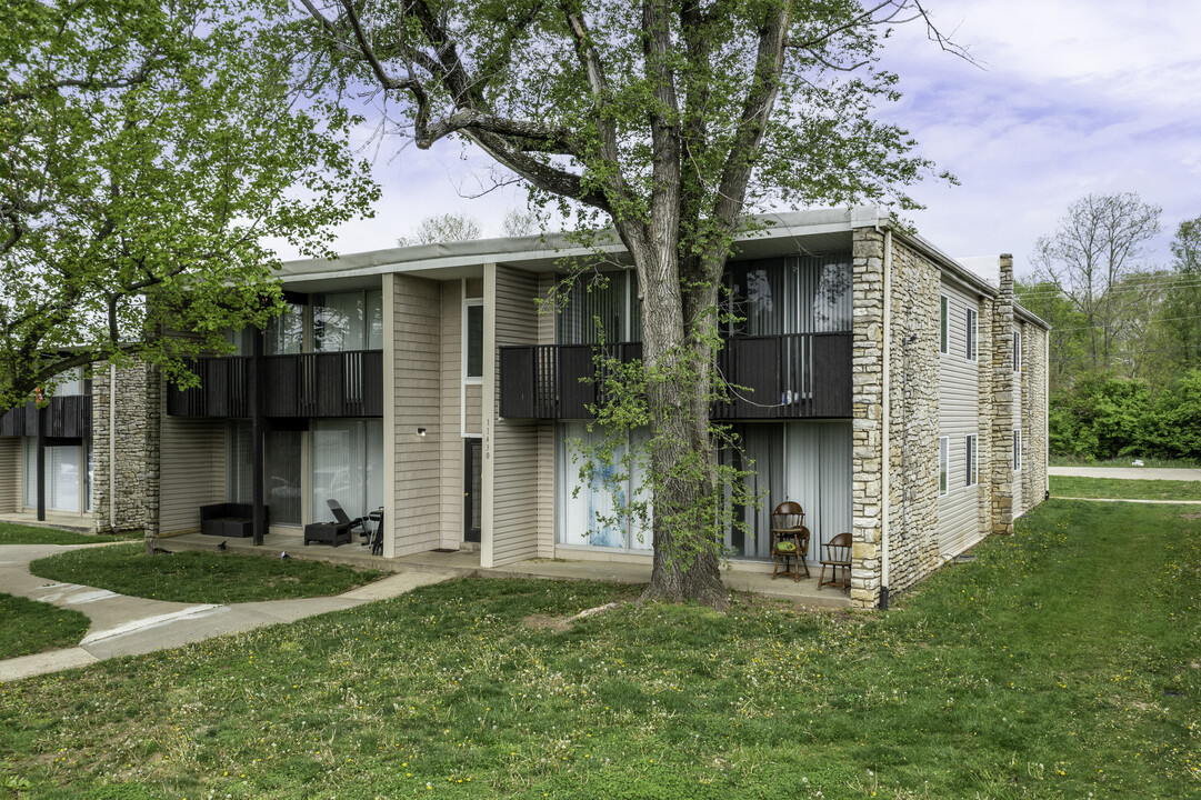 Blue Ridge Place in Kansas City, MO - Building Photo