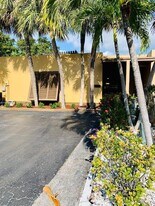 16119 Kingsmoor Way in Hialeah, FL - Building Photo