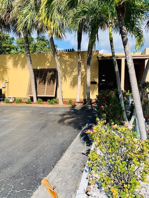 16119 Kingsmoor Way in Hialeah, FL - Building Photo