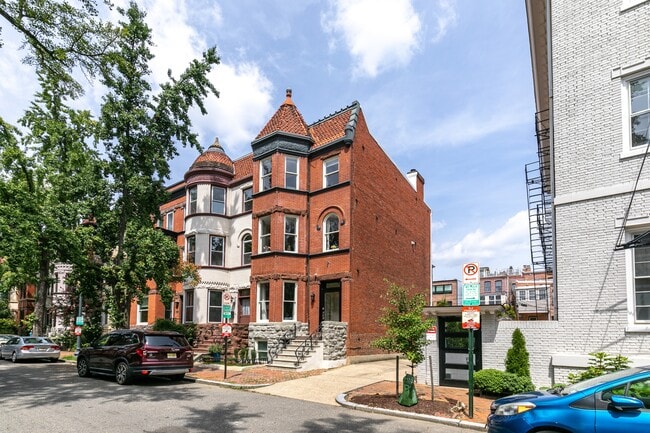 property at 1711 Riggs Pl NW