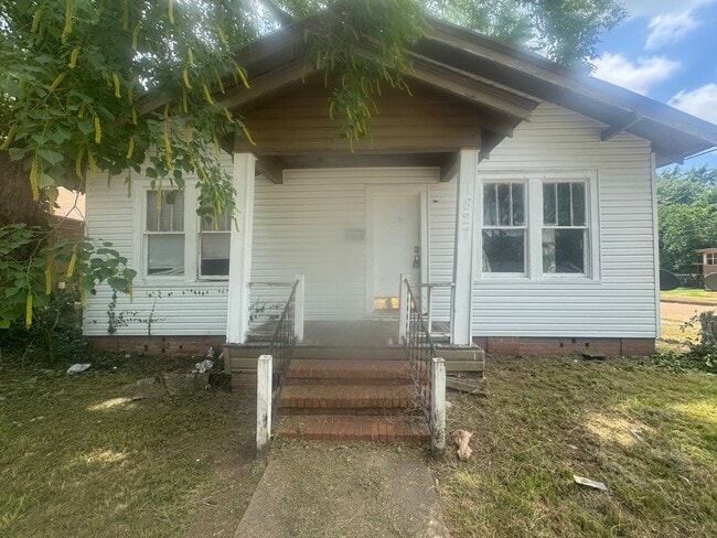 property at 1827 Monroe St