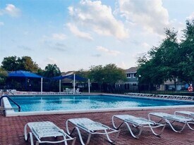 614 Woodgate Cir in Sunrise, FL - Building Photo