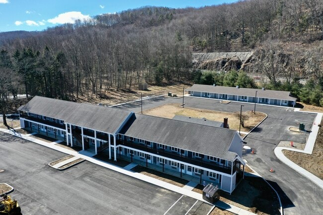 1030 Federal Rd in Brookfield, CT - Building Photo - Building Photo