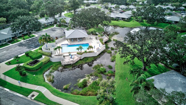 829 Club Dr in Palm Beach Gardens, FL - Building Photo - Building Photo