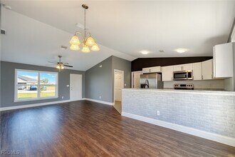 2948 SW 6th Ave in Cape Coral, FL - Building Photo - Building Photo