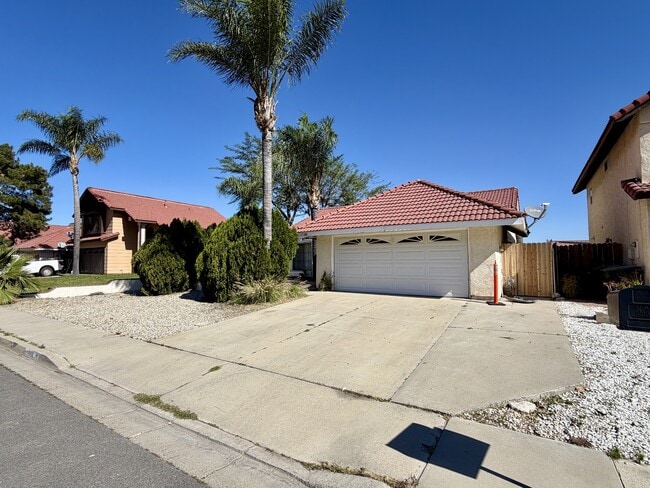 15680 Shadow Mountain Ln in Lake Elsinore, CA - Building Photo - Building Photo