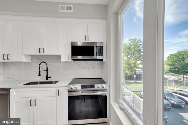 property at 1915 Benning Rd NE