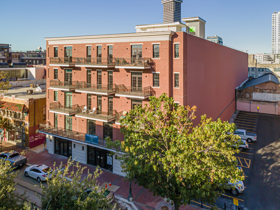 731 Saint Charles Ave in New Orleans, LA - Building Photo