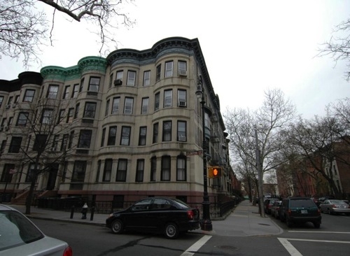 213 Clinton St in Brooklyn, NY - Building Photo